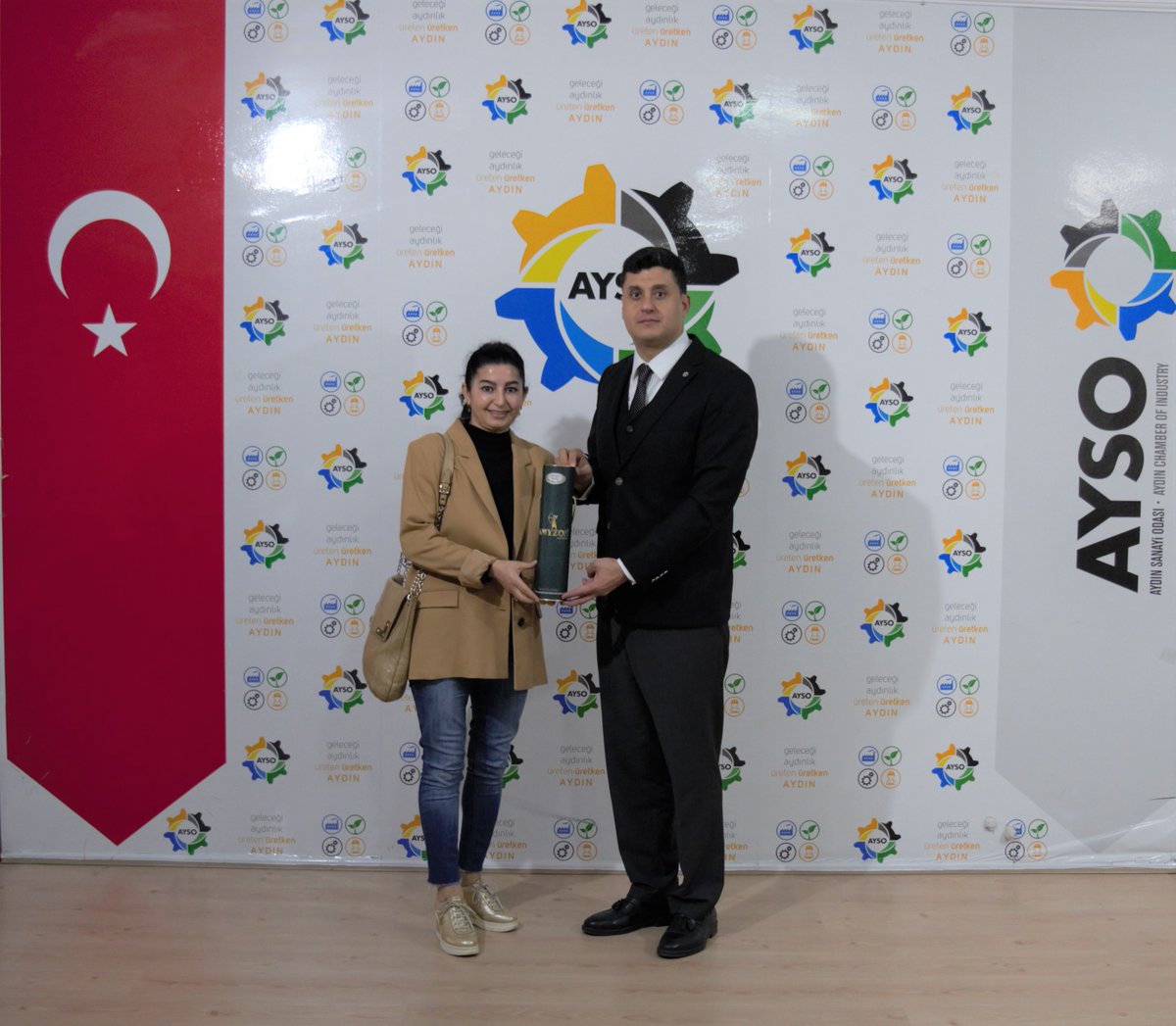 aydinsanayi's tweet photo. Amyzon zeytinköy kurucusu Kadın Girişimci Şükriye Altuntaş, Yönetim Kurulu Başkanımız Gökhan Maraş’a hayırlı olsun ziyaretinde bulundu. Nazik ziyaretlerinden dolayı kendilerine teşekkür eder, çalışmalarında başarılar dileriz.#ayso #aydinsanayiodasi #ziyaret #amyzon #amyzonnatural https://t.co/QfmItfKJTT
