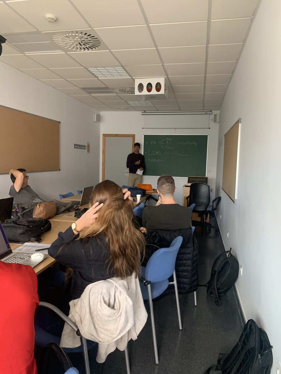 jdelpozocruz's tweet photo. En el día de hoy, el grupo #EPAFit de @unisevilla se ha vuelto a reunir para compartir y progresar en la escritura científica. hemos contado con la compañera de @UEvora Soraia Ferreira, que se encuentra realizando una estancia en ESP. Sigamos sumando y aprendiendo juntos https://t.co/iuNbRJTKyP