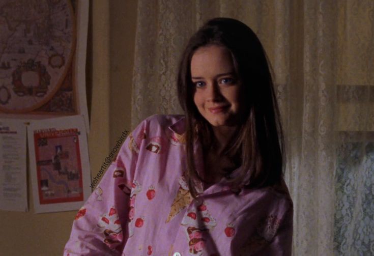 `` ไง สวัสดีตอนดึกพรุ่งนี้ไม่ใช่วันหยุดรู้ใช่มั้ย เพราะงั้นนอนได้แล้วหรือถ้าไม่นอน ก็มาคุยกันดีมั้ย ? ``

สาวน้อยผมสีช็อคโกแลตในชุดนอนลายฟรุ้งฟริ้งท่าทางจะขัดกับนิสัยของเธอแต่เธอชอบมันใครจะทำไม ?