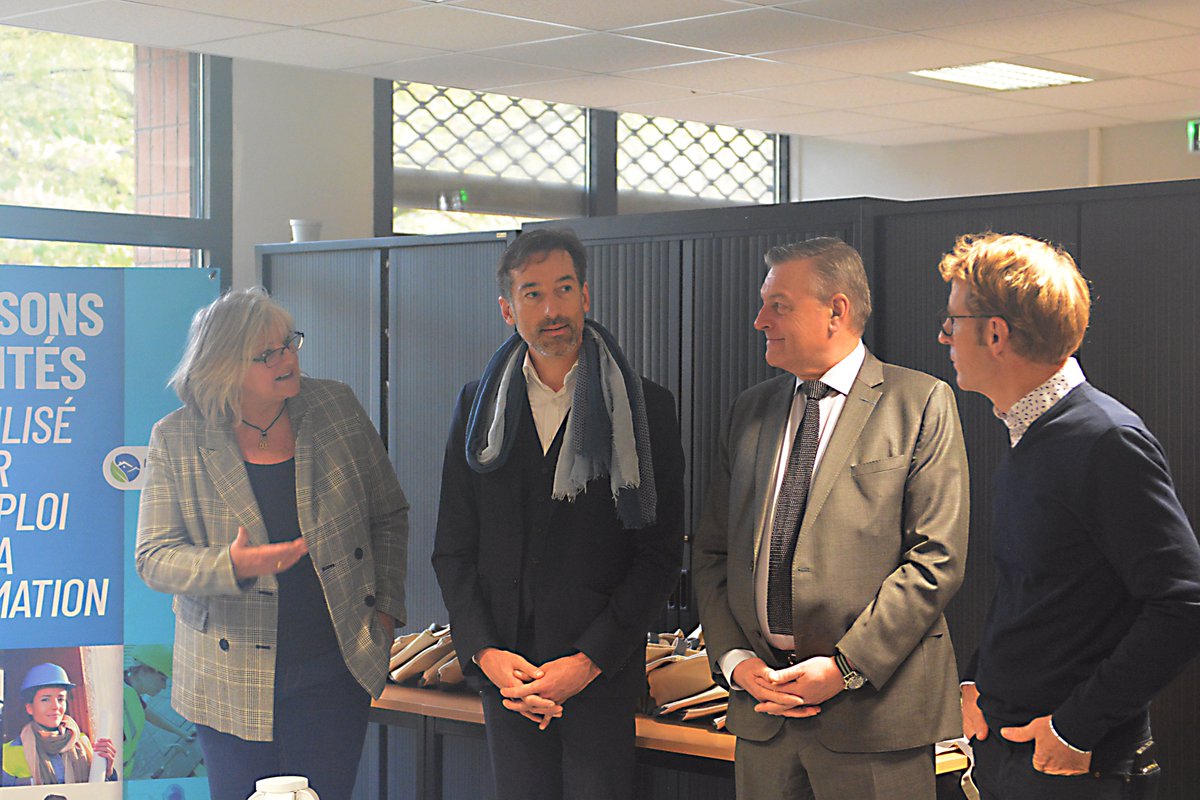 maisonsetcites's tweet image. Lancement, ce matin, dans les locaux du #PLIE du Douaisis, du rallye pour l'emploi "Les globe-trotters de l'emploi". Pendant 2 jours, une vingtaine d'habitants de nos cités partent à la découverte d'entreprises qui recrutent, afin de saisir des opportunités d'#emploi @prefet59