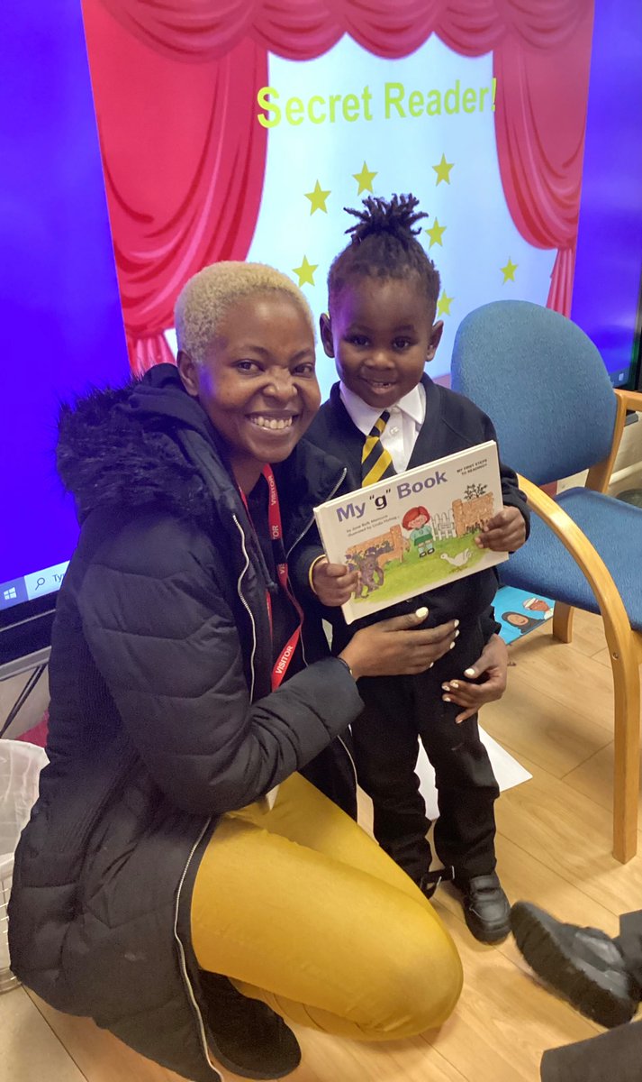 GrdangelsCP's tweet image. A huge thank you to Zane’s mummy for coming into school today and being our Secret Reader! The children loved listening to the ‘g’ book. #SecretReader #LoveOfReading
