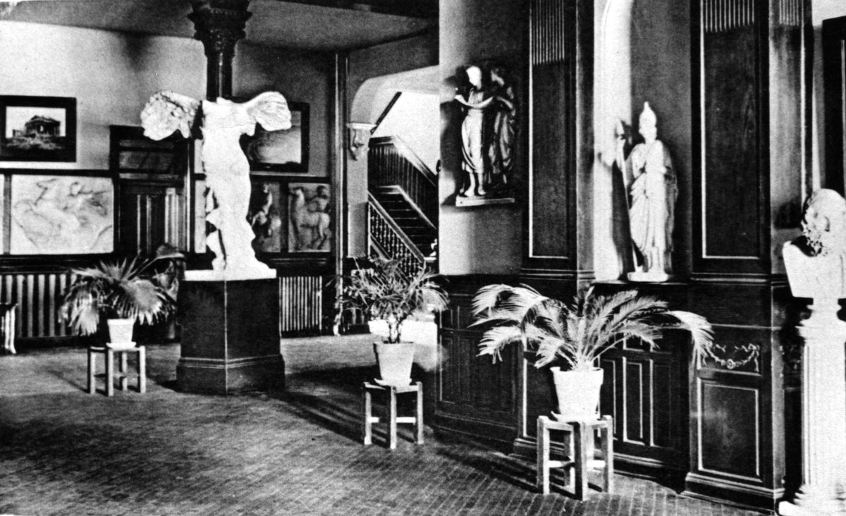 WUOnlineLearnin's tweet image. #TBT We are looking at where WOOL&apos;s home is. Today you can still find these statues and artwork on campus. Use #WOOLScavengerHunt to let us know you are on the hunt! Hashtags connect a virtual community. @winthropu @dacuslibrary @winthropalumni