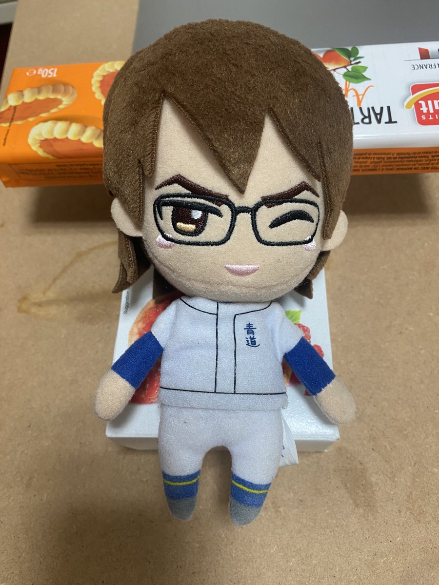 원래 저번처럼 케익 맞추고 싶었는데 졸업전시때문에 영혼까지 털리고 있어서 근처에서 맛있는,,, 과자,,, 그래도 최애 생일이라 하루종일 행복했다 미유키 생일 축하해🥹🫶🫶