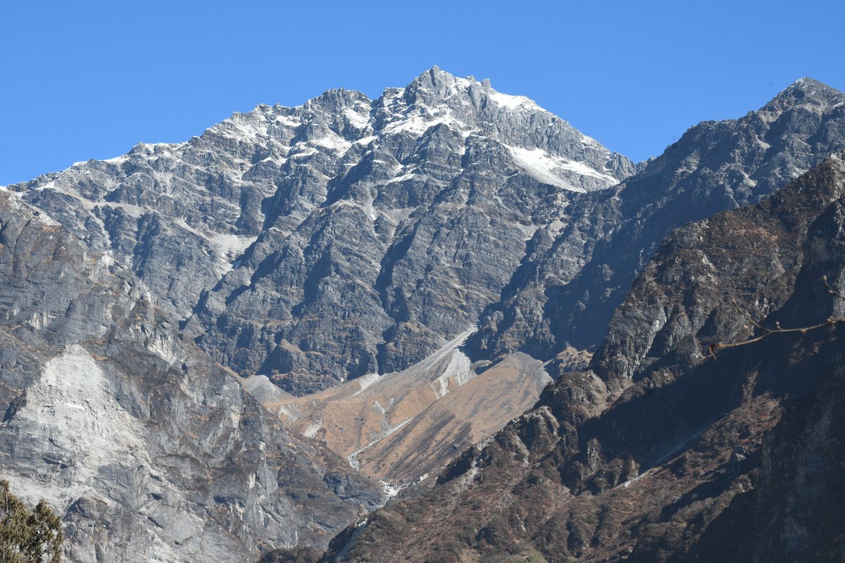 basanta58_raj's tweet photo. It is high time to locate and identify loose sediments such as #paleolandslide deposits and #moraine in the Himalayas for sustainable risk reduction. #cascadinghazard #multihazard #moraine #permafrostmelting https://t.co/Jr3IFbMN0C