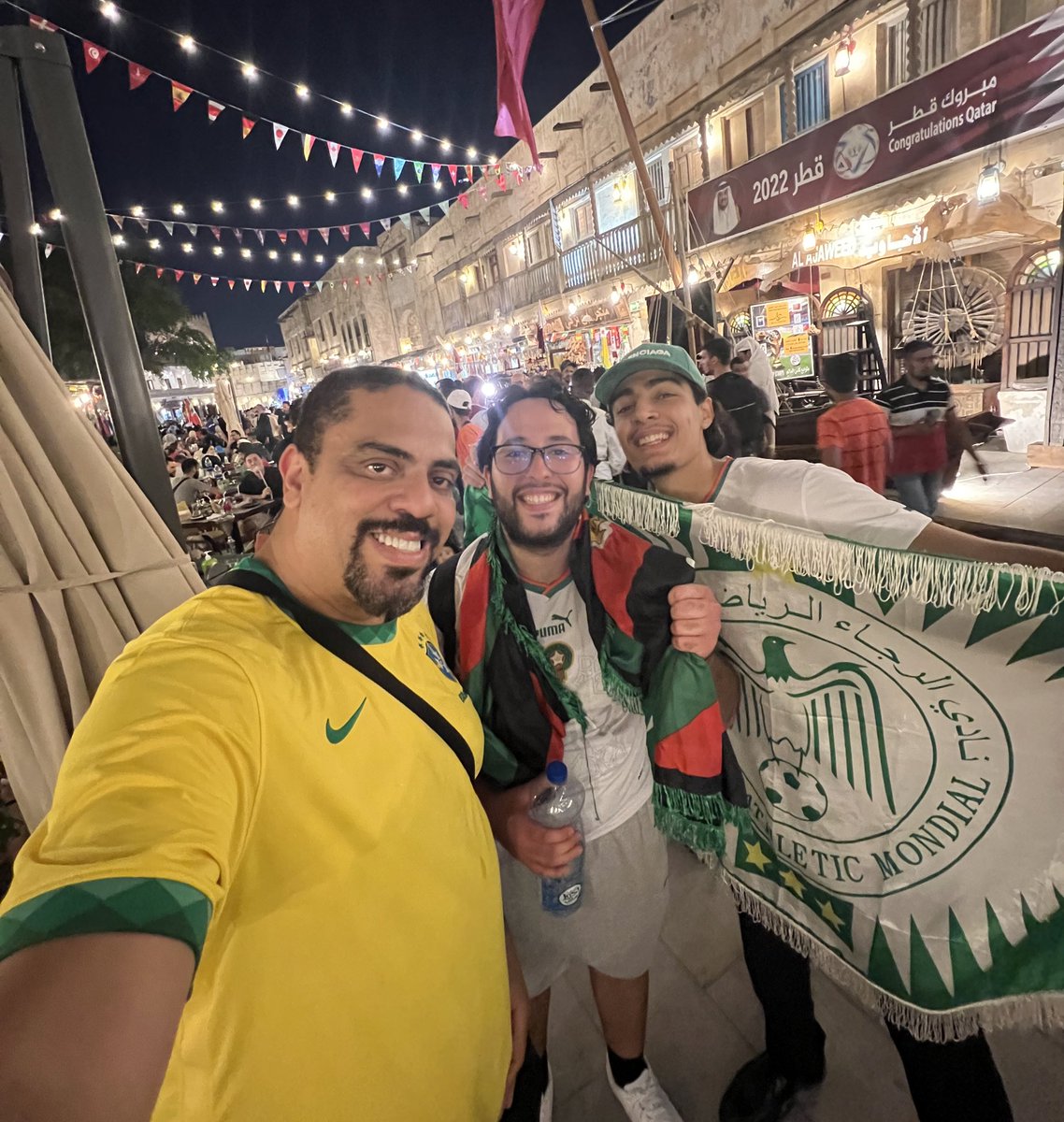 Todos os marroquinos que encontrei aqui em Doha - TODOS - são torcedores do RAJA CASABLANCA. 

O mais popular, o Flamengo deles.
