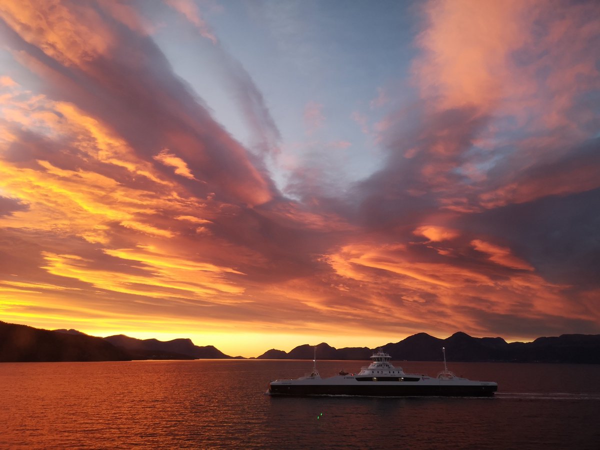 #fjordcruise #cruise #boreal #Molde #Vestnes #solnedgang #sunset #natur