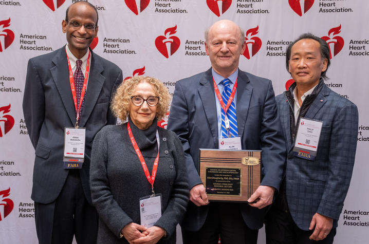 ResearchKY's tweet image. Alan Daugherty, Ph.D., DSc., was named the 2022 George Lyman Duff Memorial Lecturer at the American Heart Association’s (@American_Heart) Scientific Sessions.

Learn more: research.uky.edu/news/american-…