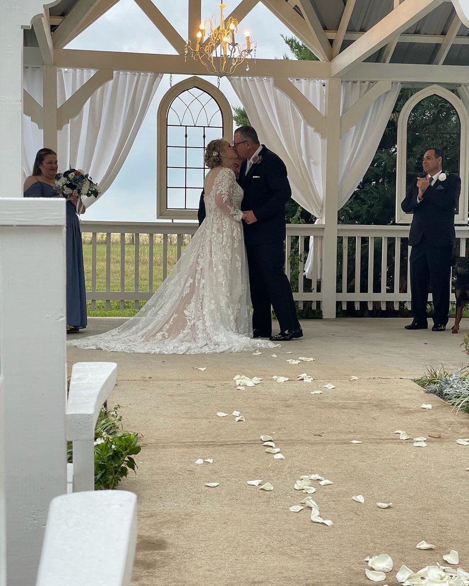 eacallender's tweet photo. One week ago today I married this amazing woman. Can’t believe that I found such an amazing person to spend the rest of my life with. It was a beautiful ceremony and such a fun reception. https://t.co/dwzld6dMaF