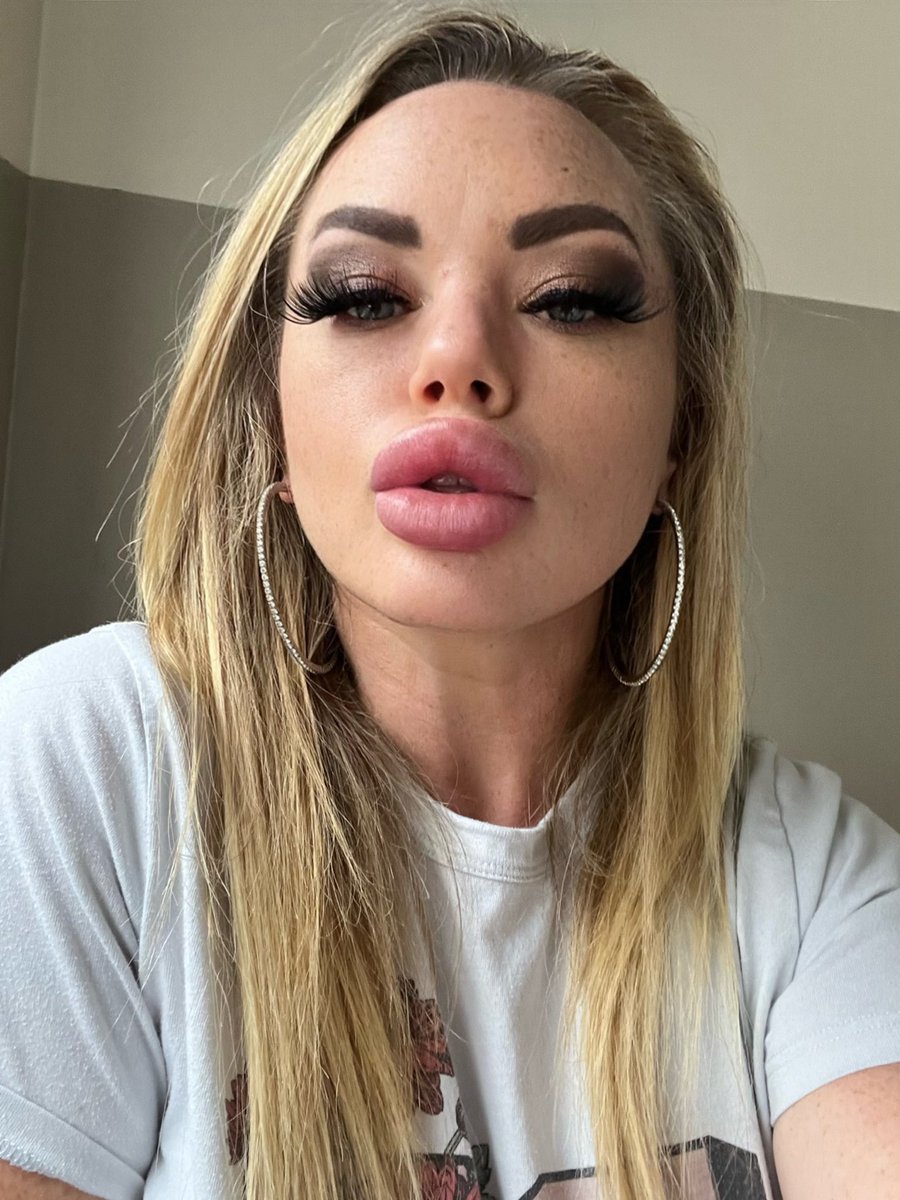 Katrina Thicc on Twitter: "My eyes look better when I’m on my knees"