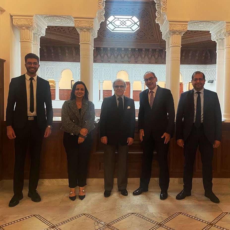 British Ambassador <a href="/UKSimonMartin/">Simon Martin</a> met Governor Abdellatif Jouahri to discuss bilateral cooperation 🇲🇦🇬🇧 on climate, prosperity and anti-money laundering, as both countries get ready for the upcoming <a href="/BankAlMaghrib/">Bank Al-Maghrib</a>-<a href="/bankofengland/">Bank of England</a> Regional Workshop on Central Bank Cyber Resilience.