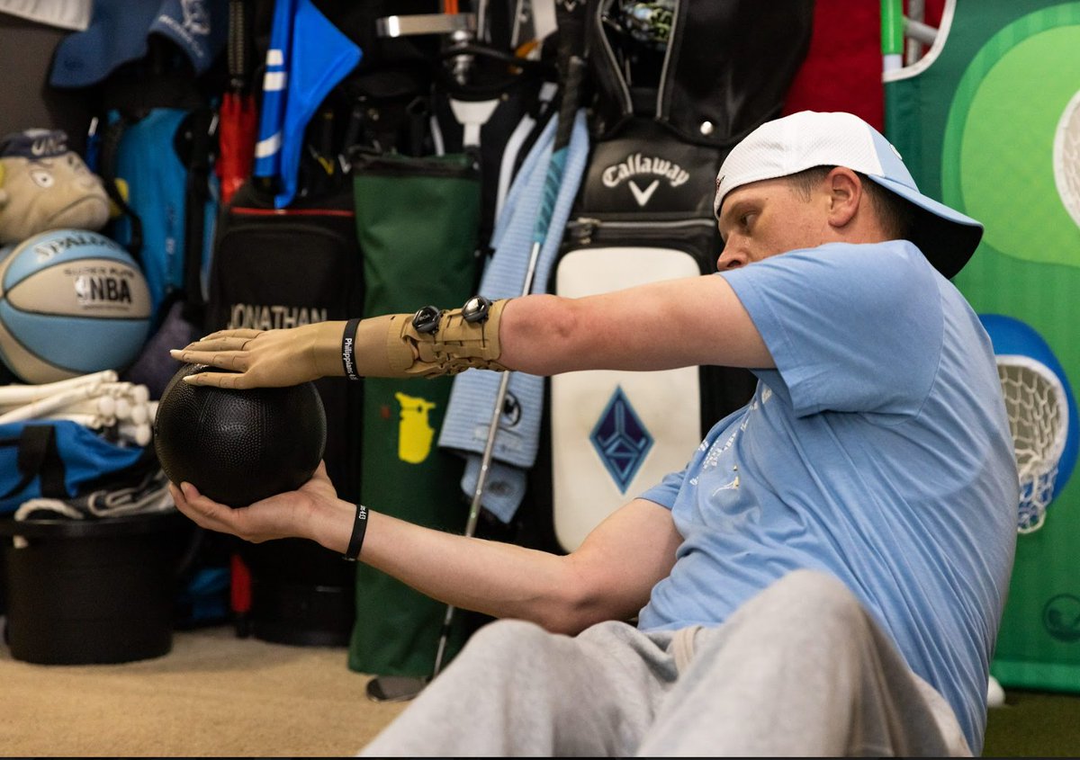 UnlimitedTmro's tweet photo. Our users find that TrueLimb can be especially helpful in the gym.
#TrueLimb #prostheticarm #bionicarm #TrueLimb https://t.co/HjNCZsgBzF