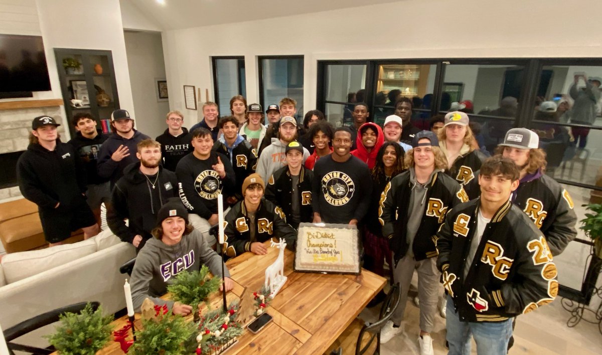 Tomorrow is the biggest game of the season for this team.  I haven't see ONE poll that has them picked to win, but they were picked to be at the bottom when the season started.  Here's to fighting to #provethemwrong 1 more time!  Go Bulldogs! <a href="/RC_Bulldogs/">Royse City Football</a> <a href="/KeiranPhou/">Keiran Phounsavath</a> <a href="/ROCOgameday/">Rockwall County Gameday</a>