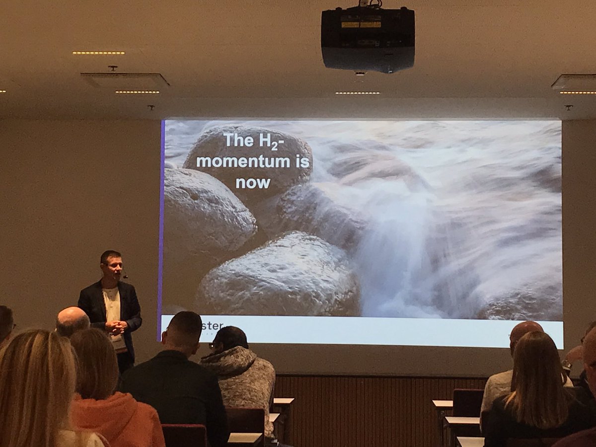 ”The H2 momentum is now” introduction to the #Hydrogen session at #SLUSH in Helsinki 🇫🇮 by <a href="/HerkkoPlit/">Herkko Plit</a> from <a href="/P2X_Solutions/">P2X Solutions</a>