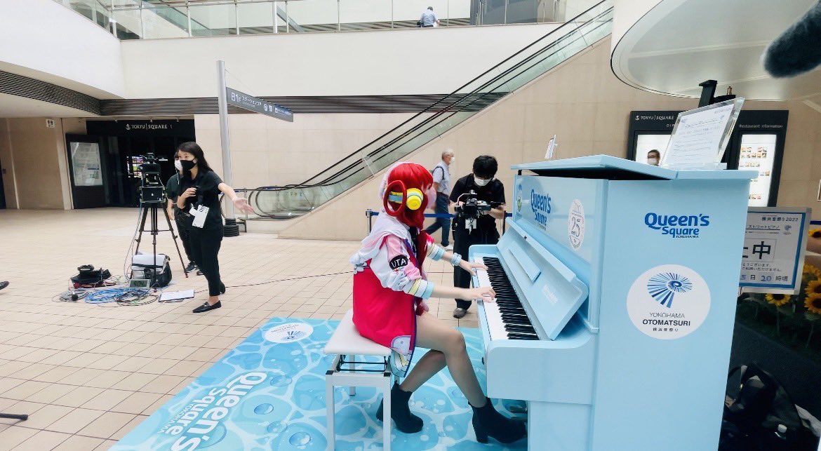 ___MOOOOOOOKA_e's tweet photo. I usually play piano🎹

piano concert♪ 
piano performance♪
cosplay♪

https://t.co/XeVUxX7APC

#streetpiano
#piano
#cosplay https://t.co/KUruhg5L0Q
