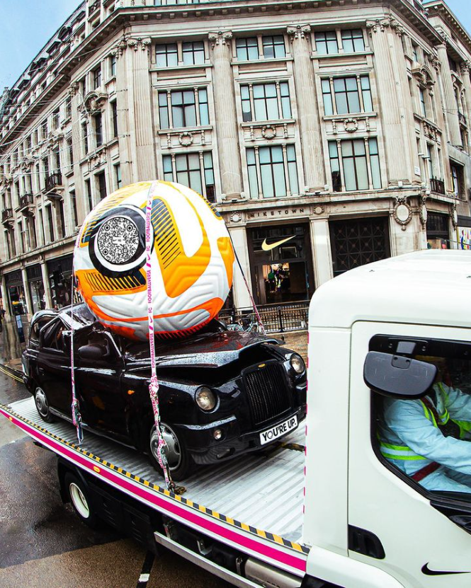 GuerrillaSport's tweet photo. Guerrilla Street Marketing

#footballverse #nike #england #Qatar2022 #campaign #QatarWorldCup2022 https://t.co/fRUmvWb7Ru