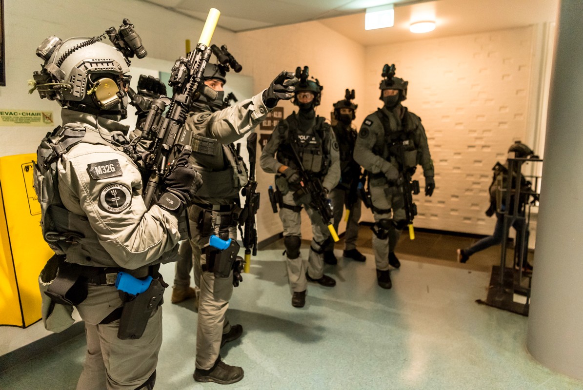 tacticalporn's tweet image. 🇳🇱Dutch DSI during a Hostage Rescue exercise at Hoornbeeck College, Rotterdam, Nov 2022. 

#MSquadron #DSI #TacticalUnit #HRO
#Hk416 #MCX #SOF #Politie #Mariniers