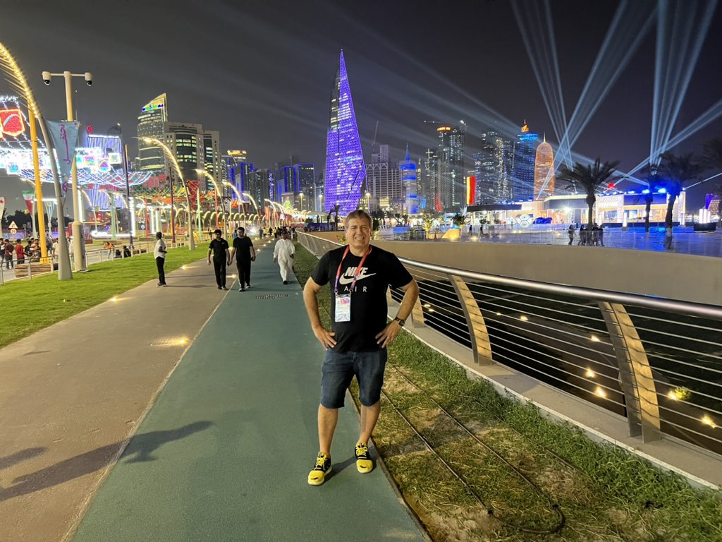 golgigli's tweet photo. Ya regresados a Qatar, primera recorrida por Doha Corniche. De día una ciudad moderna de noche, se enciende. @Estadio_3 @Cadena3_Rosario @MontiRaul https://t.co/X7eBrOVfHE