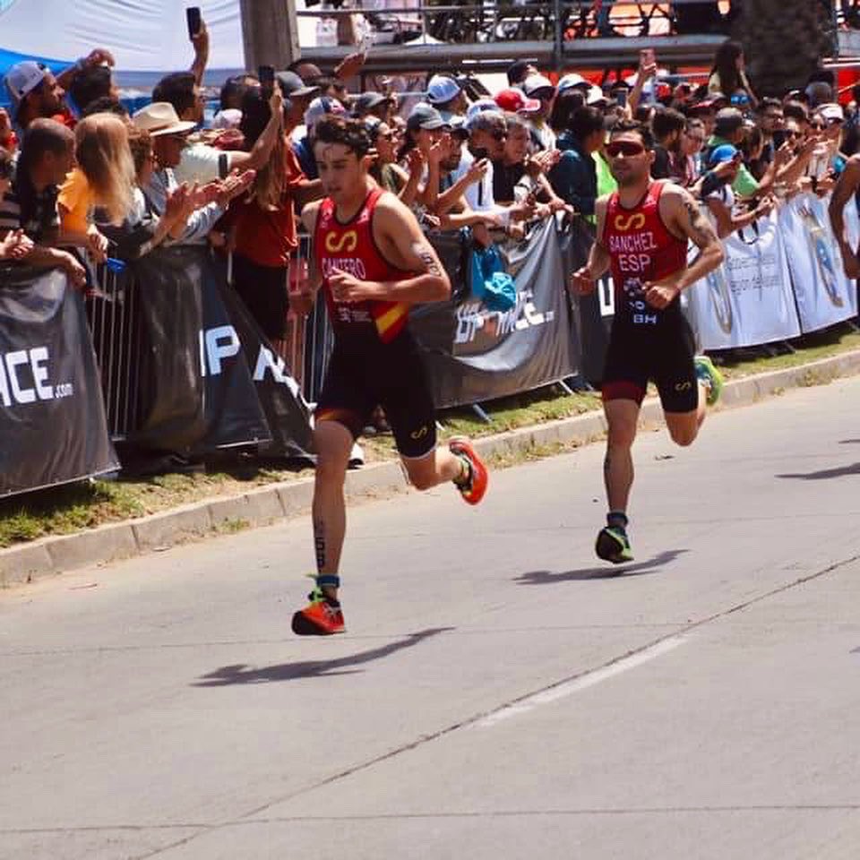 RobertoCejuela's tweet photo. ✍️ Race Pace
✍️ El ritmo vs velocidad de carrera proviene de las 4 M del entrenamiento 🔜
✔️ Muscular
✔️ Metabólica
✔️ Mecánica
✔️ Mental
📸 2022 World Triathlon Cup Vina del Mar
#XmenProject https://t.co/7BGJSPqgVQ
