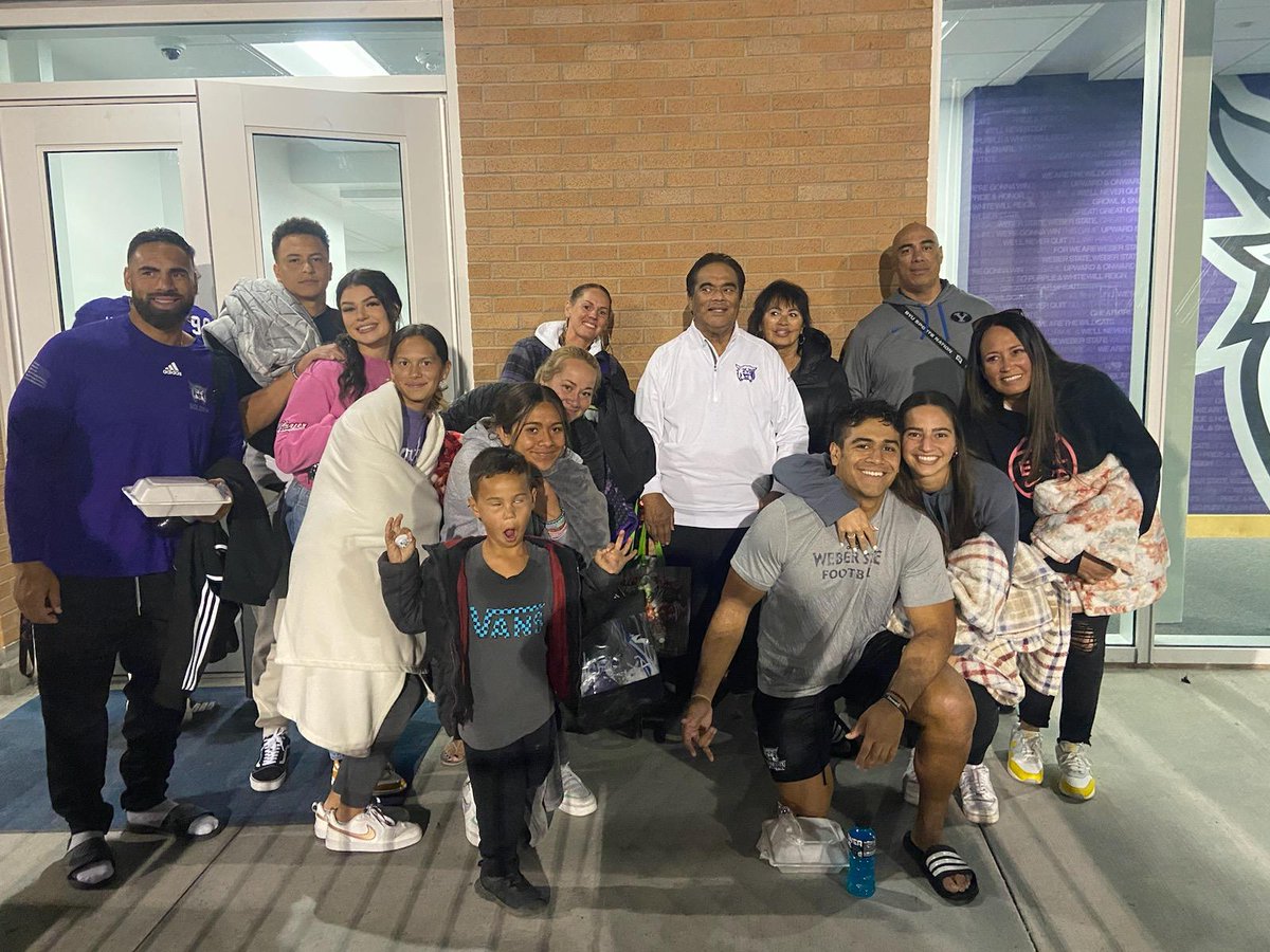 meljoshAhYou's tweet image. Been a great yr cheering for @JaydenAhYou42 Thanks to all the family that has come out to watch him do his thing! 🤟🏾💜🖤 Season's still not over...Go Wildcats! CheeHoo!!