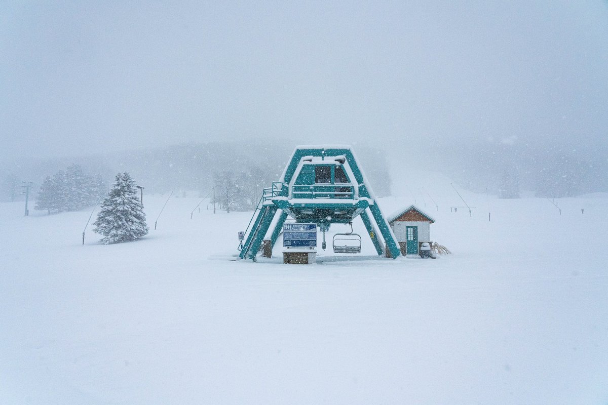 holidayvalley's tweet photo. The snow continues to fall here in Ellicottville. At least 5” and counting so far. This will definitely help our planned opening of Nov. 25. https://t.co/VB3pvV1kJZ