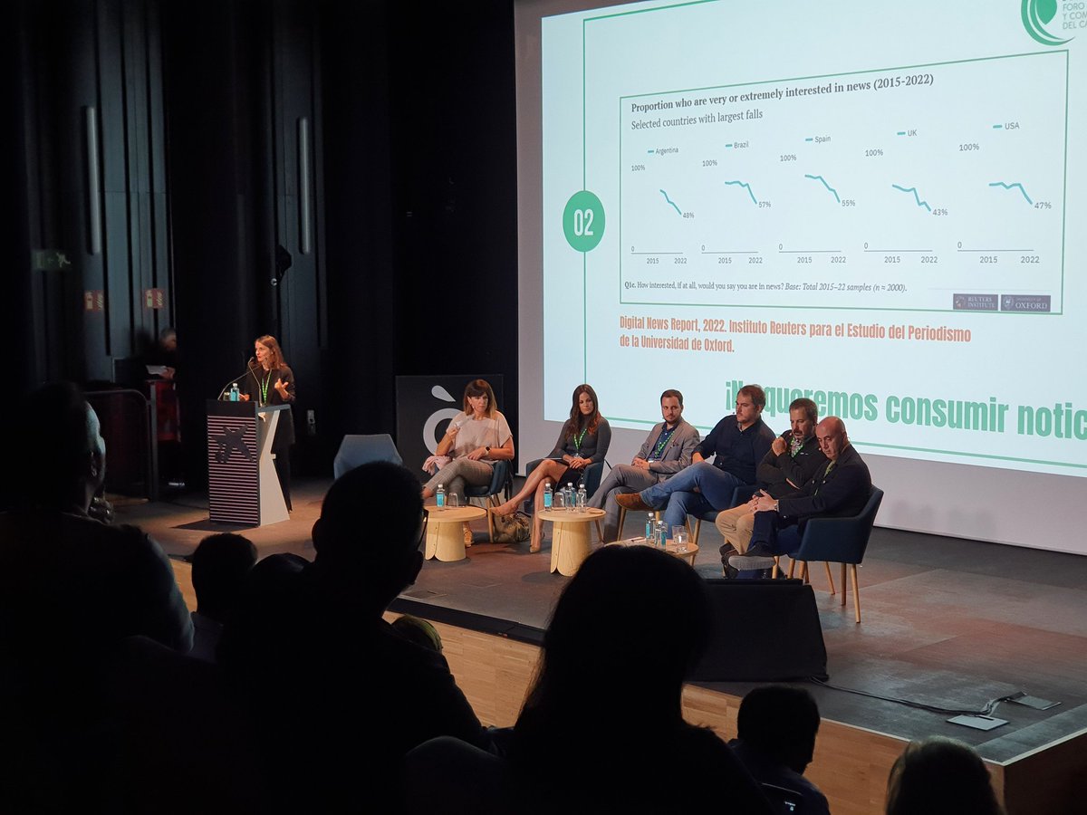 JuanjoVillena's tweet photo. Bea Hervella (@BeaHervella) tiene la palabra en la mesa redonda de #Metcom. Por aquí andamos. Mucha gente conocida en el escenario. https://t.co/yWJv5eNPew