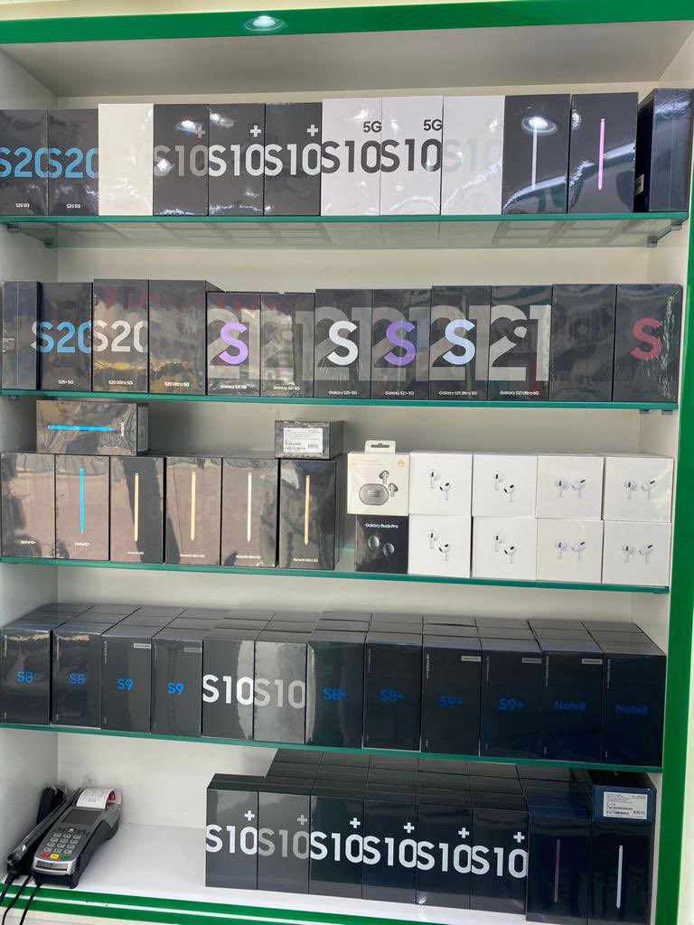 connect2dubai's tweet photo. We have a wide range of devices! You’re definitely spoilt for choice. Did we mention also great Black Friday inspired deals this month as well? Straight from the UAE… get quality. #Zimbabwe #techzim #connect2dubai https://t.co/CuybUmmFt4