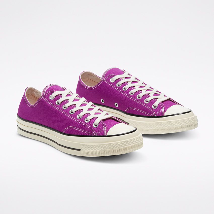 lelanglawas's tweet photo. Detail #LawasMalamJumat - Kamis, 17 November 2022 

#Lawas5
Converse Chuck 70 Ox Low Seasonal Color
Sneakers
Size 43
Cactus Flower/Black/Egret
Article number 168506C
BNIB
*Retail price IDR 859,000 https://t.co/ESO5Eut6VV