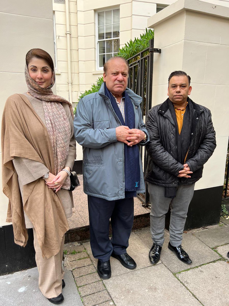 imransaeekhan's tweet photo. قائد مسلم لیگ (ن) محمد نوازشریف اور میری بہن محترمہ مریم نوازشریف صاحبہ نے ہمیشہ پارٹی ورکروں کو عزت دی ہے
آج بھی قائد میاں نوازشریف نے مجھ جیسے پارٹی کے ادنی سے ورکر کو اپنے ساتھ کھڑا کر کے تصاویر بنوائیں. @MIshaqDar50 @Atifrauf79 @iranbutt85 @MaryamNSharif @NawazSharifMNS https://t.co/UlxWZQjSE7