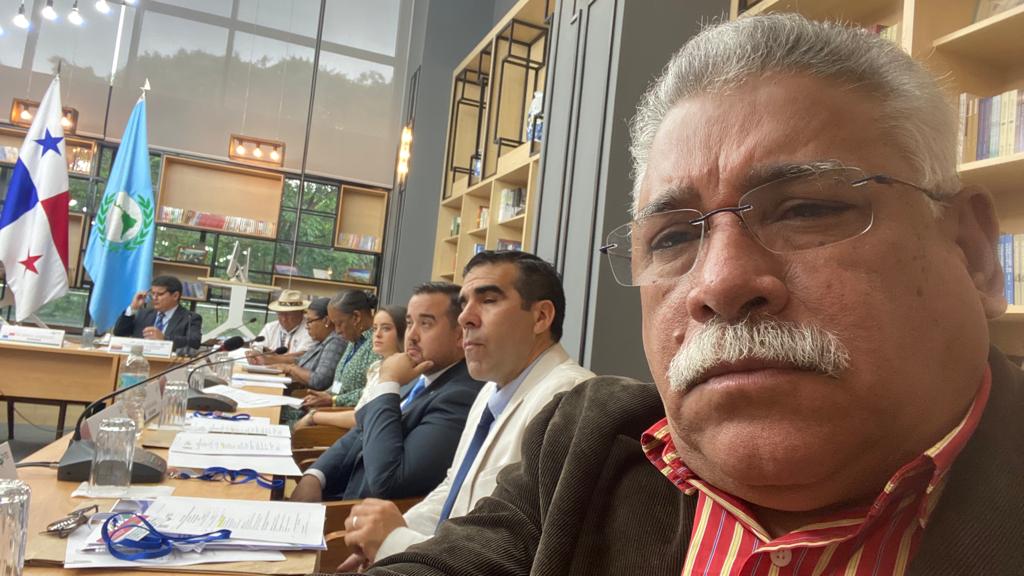 DiputadoAngelR's tweet photo. Nos trasladamos a Panamá para participar en la reunión de la Comisión de Servicios Públicos y Defensa del Usuario y del Consumidor del @Parlatino_org #LaHistoriaEstaáDeNuestroLado #17Nov https://t.co/pnQCR8juwG