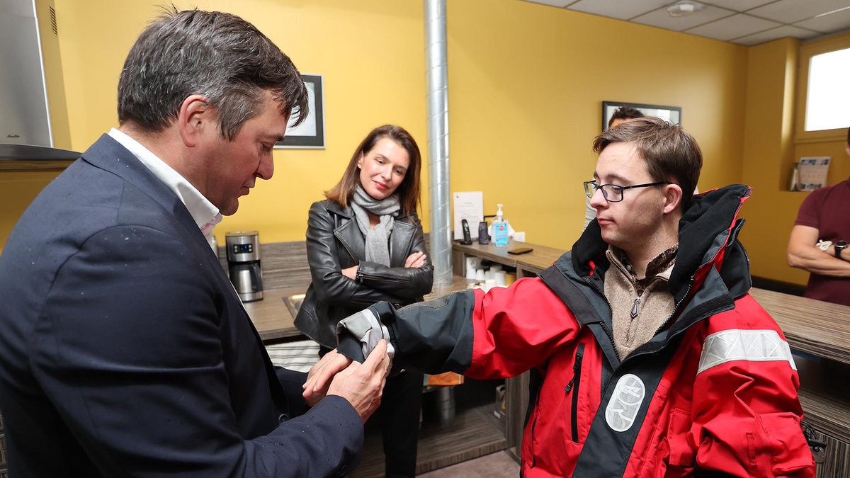 C_MORANCAIS's tweet image. Visite du SPSA à #Nantes, le plus grand simulateur maritime français lié à l'entrainement et à la formation des pilotes maritimes, unique en Europe avec 17 stations de pilotage. 
Avec Maxime à la barre, nous sommes rentrés à bon port 😉. 
#DuoDay2022 #DuoDay