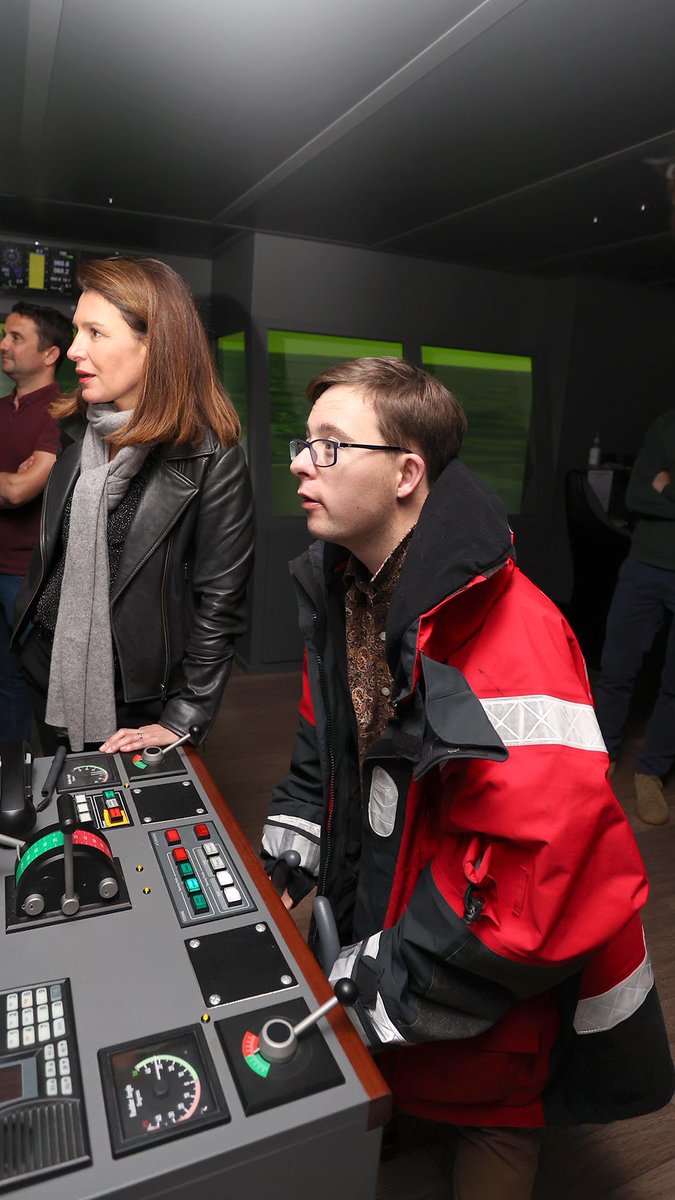 C_MORANCAIS's tweet image. Visite du SPSA à #Nantes, le plus grand simulateur maritime français lié à l'entrainement et à la formation des pilotes maritimes, unique en Europe avec 17 stations de pilotage. 
Avec Maxime à la barre, nous sommes rentrés à bon port 😉. 
#DuoDay2022 #DuoDay