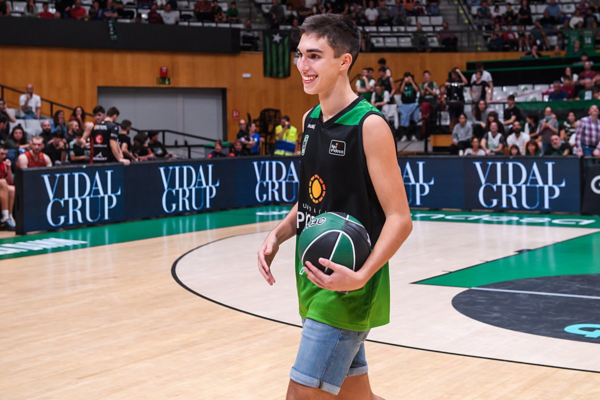 Penya1930's tweet photo. 🎉Concurs @juveycamps 

🏀 Voleu sortir entre quarts i participar en el concurs de tir d'aquest diumenge?

ℹ️ Requisits necessaris

👉 Tenir entrada/abonament pel partit
❤️ Fer like al post i comentar-lo

Força Penya!

#BadalonaÉsFutur https://t.co/15P0kkm1PY