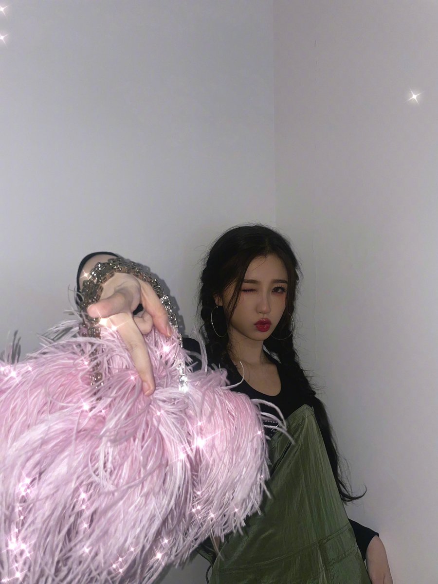 dramapotatoe's tweet photo. #EstherYu shares new snaps

More - https://t.co/VmJUFQXb3A

#yushuxin https://t.co/NnpNTTr9qp
