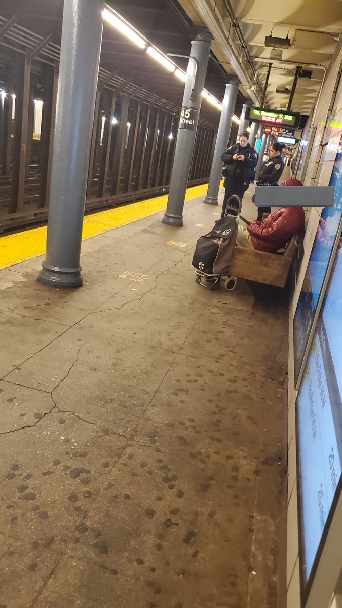 prettyboygender's tweet photo. @unfarenyc 2 in uniform bay ridge bound side of 45th st https://t.co/nbo6jSElom