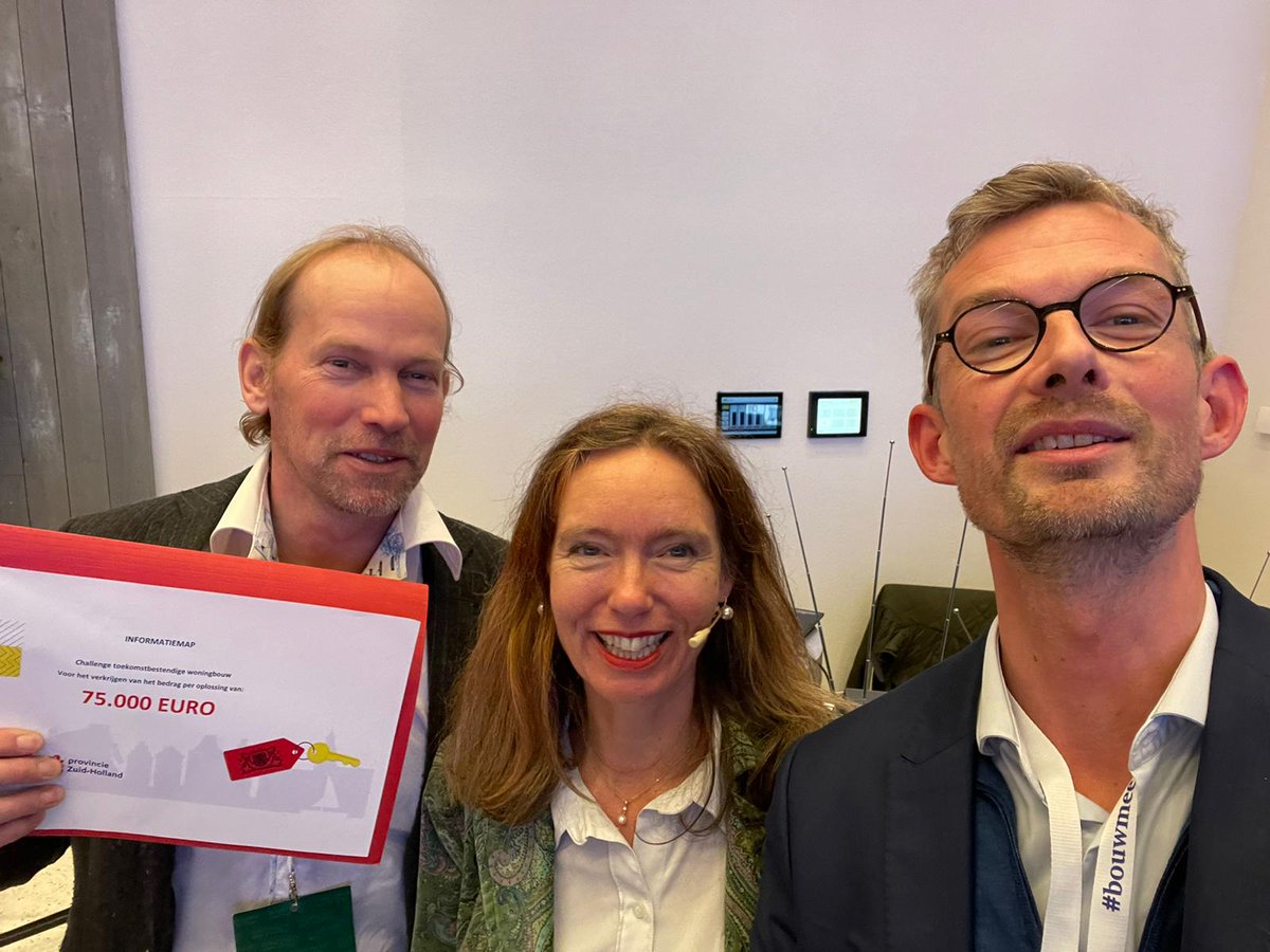 Tijdens het #Verbindingsfestival van Provincie <a href="/zuid_holland/">Provincie Zuid-Holland</a> ontving Taco Pino van #LiteHome van gedeputeerde Anne Koning een subsidie van € 75.000 voor de #woningbouw #challenge. Building Changes ondersteunt LiteHome bij de verdere invulling hiervan. 
ow.ly/U1on50LH34L