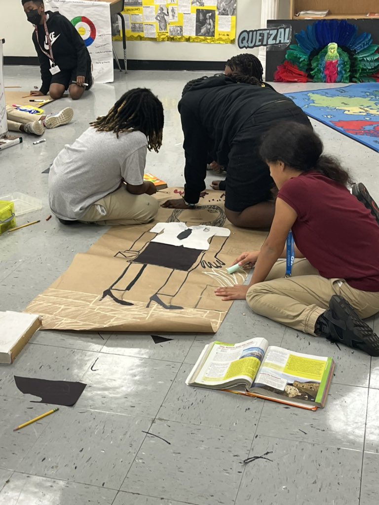 Teach954's tweet image. This 👇🏾👇🏾👇🏾 Offer time to teach students how to express themselves! Working on Cambridge Night Showcase, “Human Exhibition”.@AttucksMS @BrowardSTEM @KesiaJean @CassandraAdder2 @Cambridge_Uni #collaboration #attucks @BCPSFineArts @browardschools