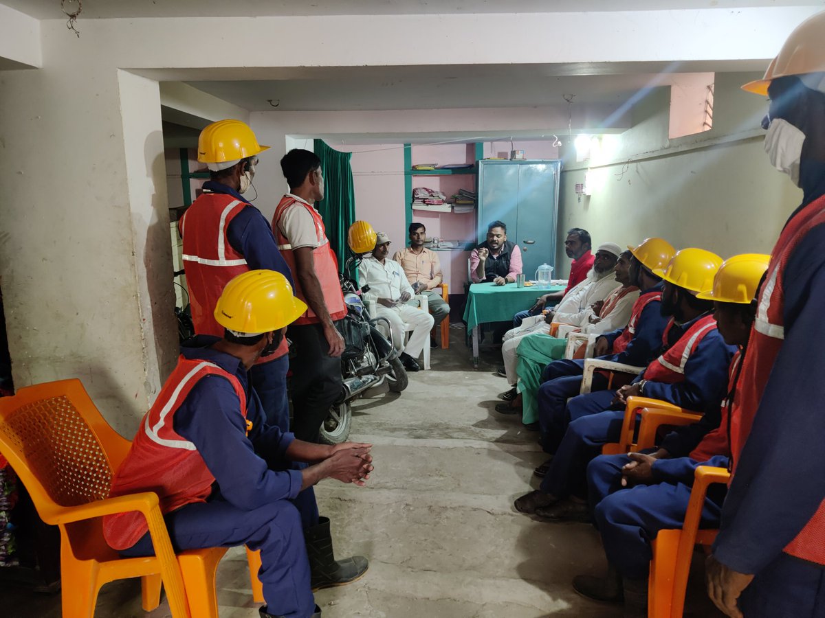 lsbarajpur's tweet photo. रोहतास जिला राजपुर प्रखंड के रोतवा पंचायत में SLWM के मॉडल पंचायत कार्यप्रगति पर चर्चा ।@LSBA_Bihar
@swachhasiddipet 
@rahulias6 
@dm_rohtas 
@shekhar84357147
@MoRD_GoI
@PRD_BIHAR
@IPRD_Bihar
@ratnishverma 
@Shital_V0709
@SumanlalKarn 
@LSBA_Rohtas 
@Ravi_97097 
@Shahbazenv86 https://t.co/YkmRM5sKMP