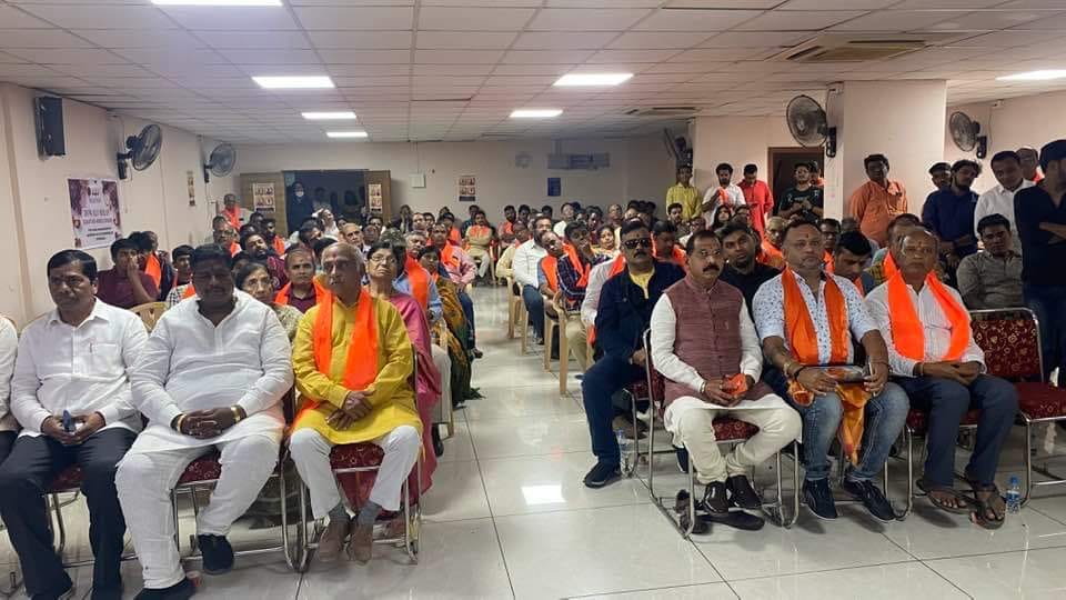 BjymUgde's tweet photo. I was invited as a speaker for Diwali Sammelan program organised by Sanatan Hindu sangh at Agrasen Hall.
It was such a wonderful event organised to unite Sanatani's under one agenda.
#hindurashtra #hinduim https://t.co/GqKhxIqs3X