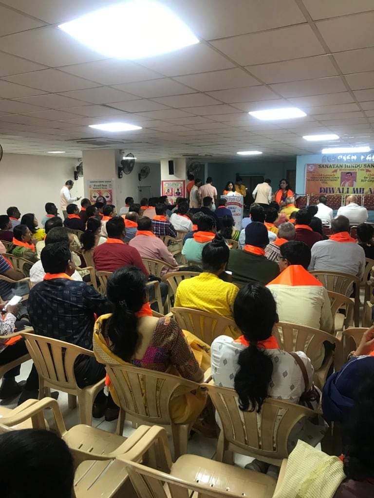 BjymUgde's tweet photo. I was invited as a speaker for Diwali Sammelan program organised by Sanatan Hindu sangh at Agrasen Hall.
It was such a wonderful event organised to unite Sanatani's under one agenda.
#hindurashtra #hinduim https://t.co/GqKhxIqs3X