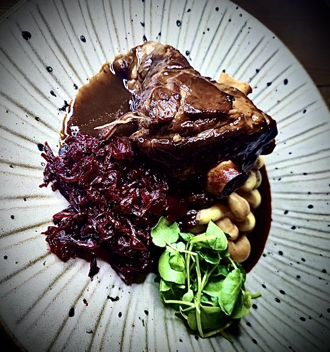 Georges_Worsley's tweet photo. Slow Braised Lamb Henry.
———
Champ mash, sticky red cabbage, lightly minted lamb jus. On a cold, wet winters day like today…perfection!

#autumnwintermenu #georgesworsley #newmenu #winterwarmer https://t.co/tHUwuIz02a