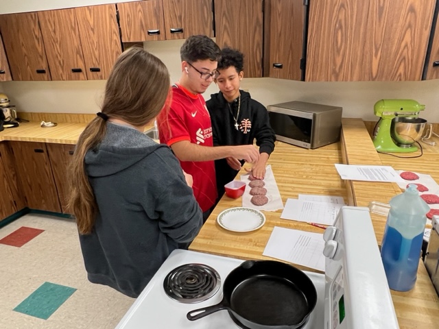 Class collaboration! Mrs. Stamper taught students in both Animal Science &amp; the FACs class about wholesale and retail cuts of beef animals. Mrs. Holderfield then taught both classes about food safety &amp; different types of cookery of meat products. <a href="/EducateIN/">Indiana Department of Education (IDOE)</a> <a href="/INDSRSA/">INSmall&RuralSchools</a> <a href="/trails_indian/">Indian Trails Career Cooperative</a>