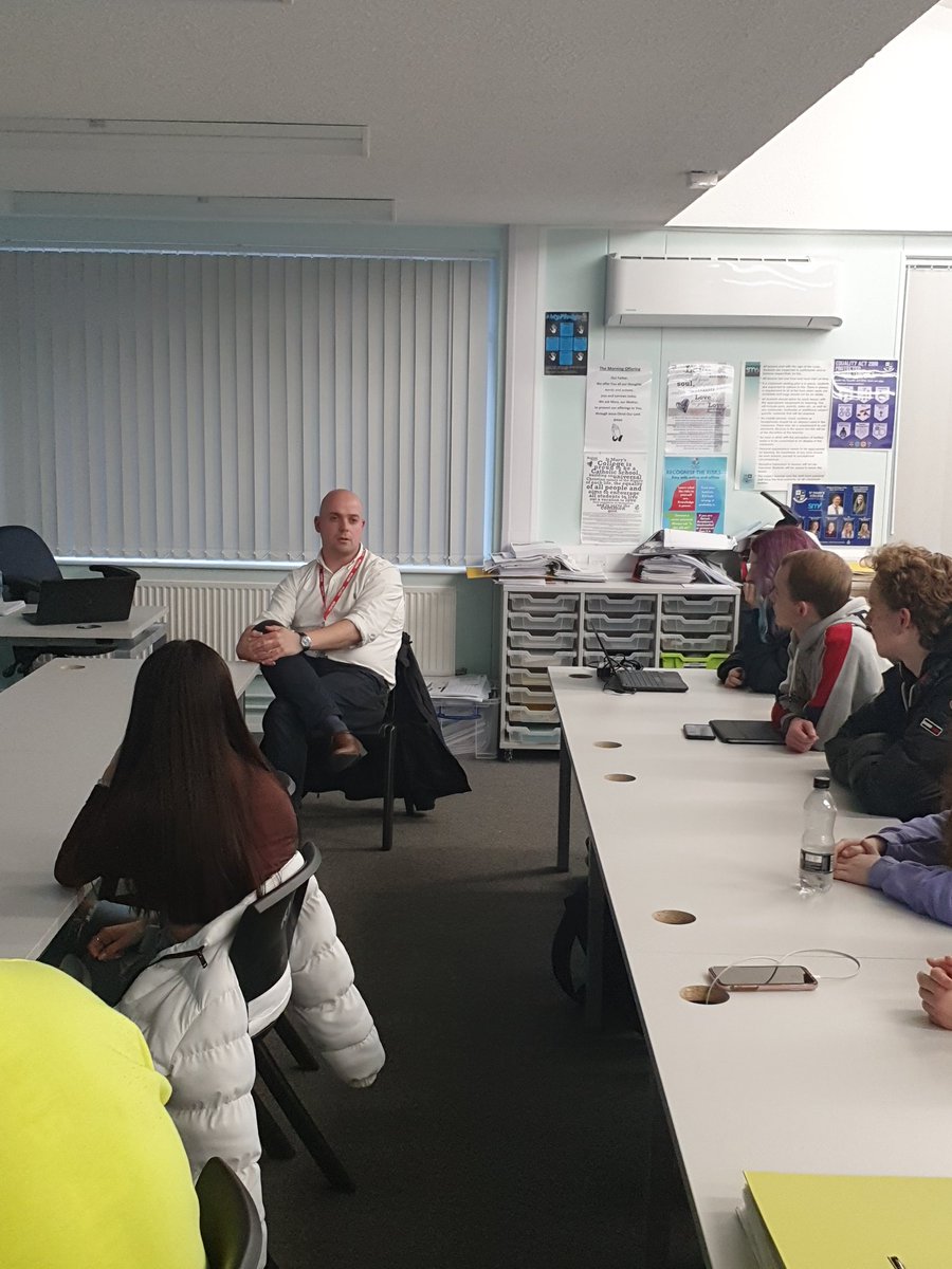 Business_SMC's tweet photo. Ben from @johngoodgroup speaking to Year 13 Business students about what its like to be an accountant @Business_SMC @SM6Hull @SMCHull https://t.co/c0E78Vd6kT