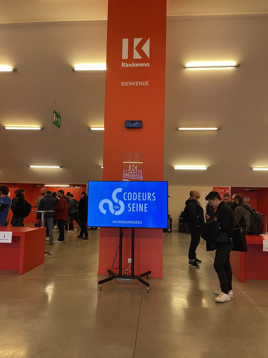 PtiTatu's tweet photo. Présent à @codeursenseine avec toute l’équipe TROP-PLUS/TROPEVENT pour une journée complète de conférence sur l’IT en Normandie 🎤 👌
#CODEURS2022 https://t.co/1hmAr2HALM