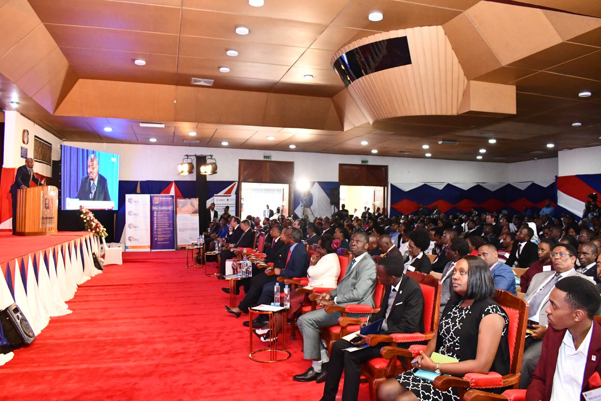 StrathU's tweet photo. H.E @WilliamsRuto through his address at the #SMEConference2022 encouraged MSMEs to formalize into cooperatives as well as leverage on the existing ones. 
#SustainableSMEDevelopment  #PromotingCooperatives https://t.co/dGg1Gn2e3W