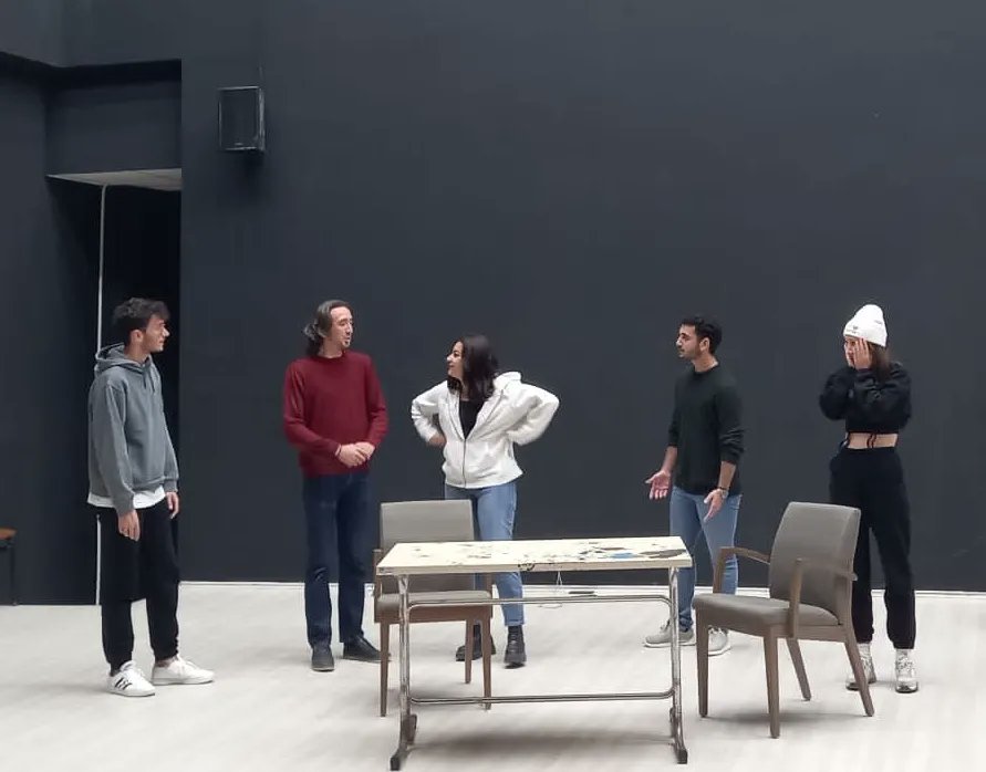 16 Kasım Çarşamba günü gerçekleştirdiğimiz atölyemizden kareler.. Tüm Yütikseverlere katıldıkları için teşekkür ederiz. 

YÜTİK

Tutkuyla Tiyatro Yapıyoruz.

#yutik #tiyatro #yalovaüniversitesi