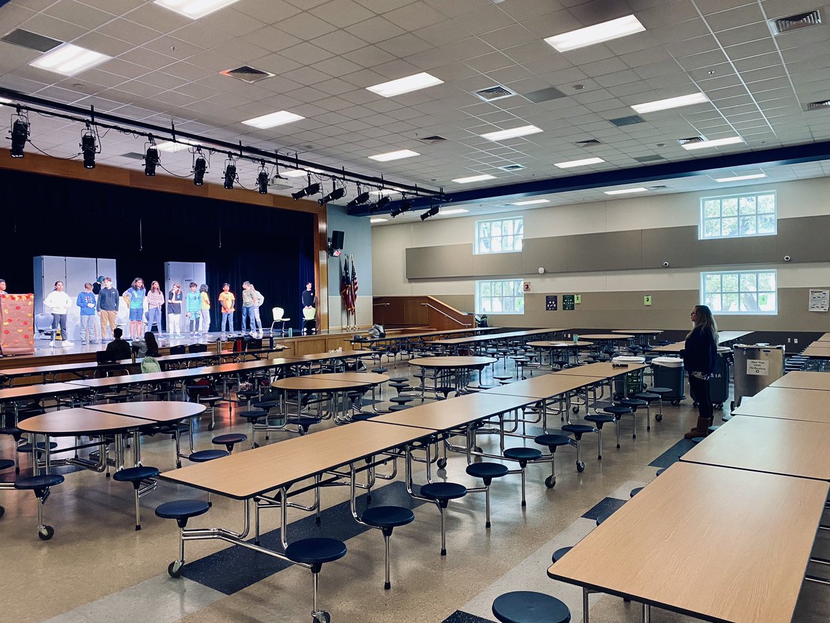 MissMannArt's tweet photo. Fine Arts happening everywhere at Pearson Ranch MS! Love watching my colleagues in action and seeing our students artistic moments! #ARTofPRMS #PRMSfinearts @BandEickPRMS @BandLeoPRMS MsMcMurrey ❤️ https://t.co/iYhda6RzBy