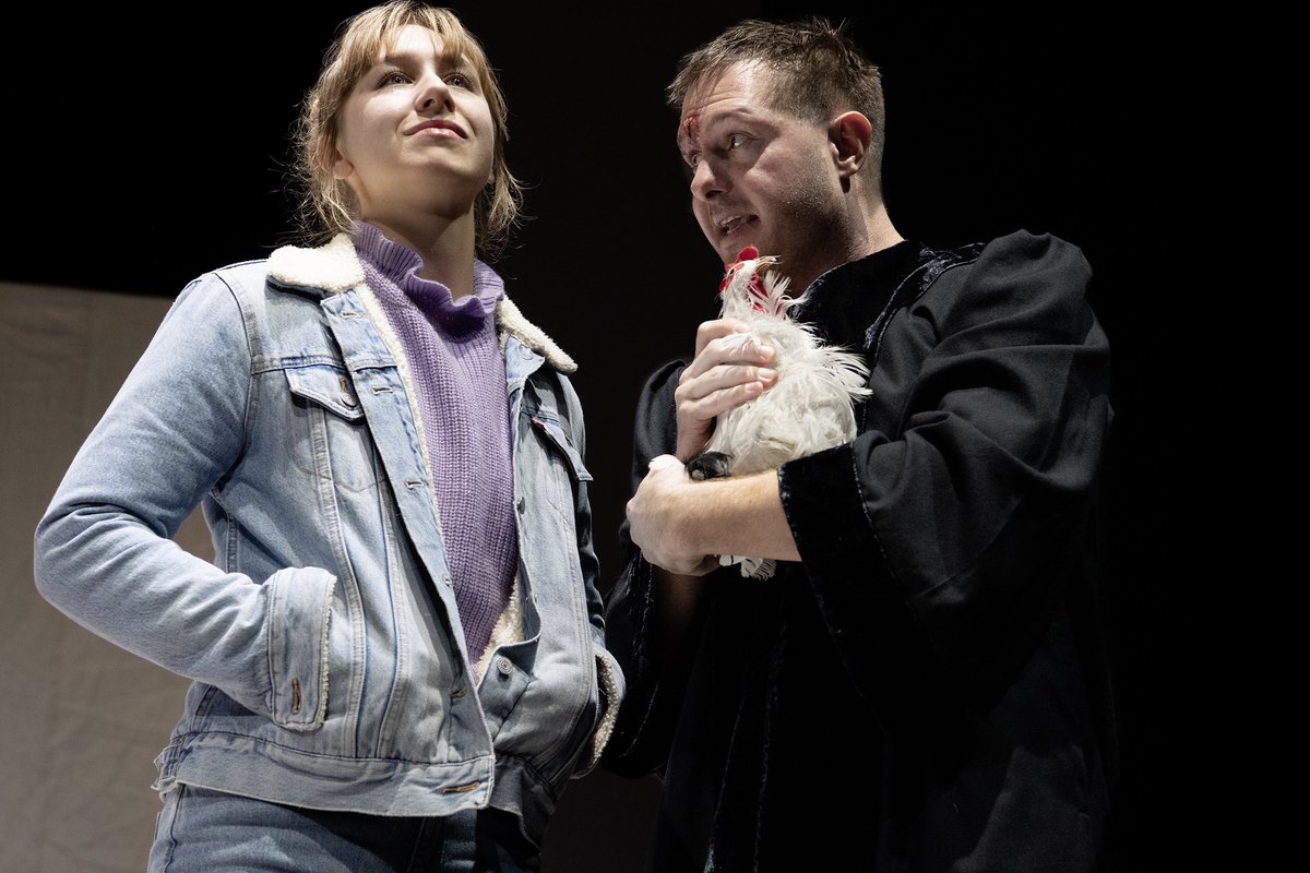 Machtmissbrauch, wilde Beschuldigungen und Erpressungsversuche in Heinrich von Kleists Lustspiel #DerZerbrochneKrug mit dem tollen Ensemle des #TheaterKantonZürich um 19:30 bei uns, für alle ab 14 Jahren. #Theater #Winterthur Alle Infos + Tickets theaterwinterthur.ch/der-zerbrochne…