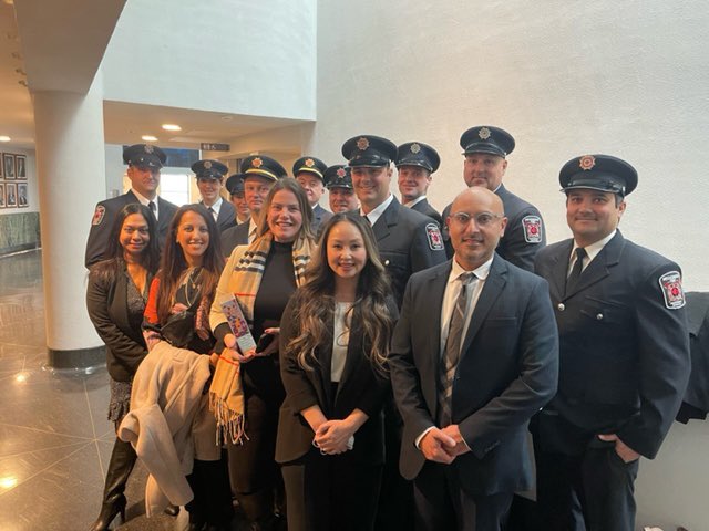 derynrizzi's tweet photo. Congratulations to our firefighters &amp; Trillium Health for winning the Community Partnership Award for the collaborative work on the University of Toronto Mississauga mass vaccination clinic. This high impact initiative contributed to our mutual goal of keeping our community safe. https://t.co/0NPCJQTVFl