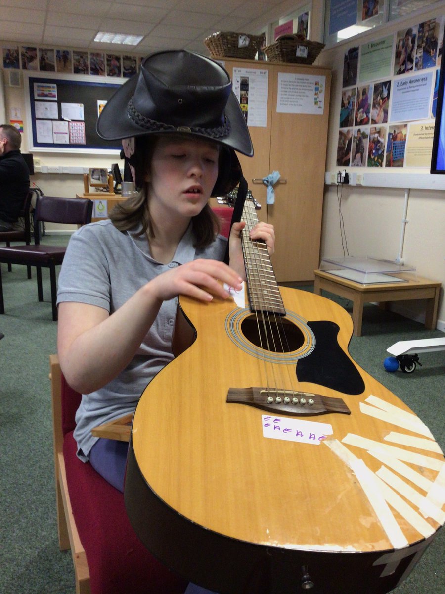 Owls have been exploring musical instruments and listening to the sounds that they make, using different instruments like guitars and drums. They found objects around the classroom that they could use too! They especially enjoyed listening to the soft noise from the Ocean Drum.
