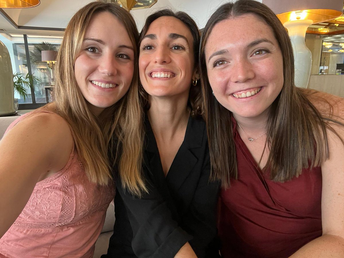OncoGir's tweet photo. 🎉 Moltes felicitats a la Dra. Roser Fort, Dra. Lucia Llavata i Dra
 Bet Bujons, residents del nostre servei, per haver aprobat l'examen ESMO d'oncologia 2022. Aquest examen internacional certifica la seva competència excelent en oncologia mèdica a nivell europeu 🔝🔝🔝 👏👏👏 https://t.co/0XGa8CjPuq